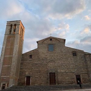 5 Gite fuori porta da Arezzo, in foto il Duomo di Montepulciano , 5 Day Trips from Arezzo, including the Montepulciano Cathedral, photo by Photo2023 from Wikimedia Commons